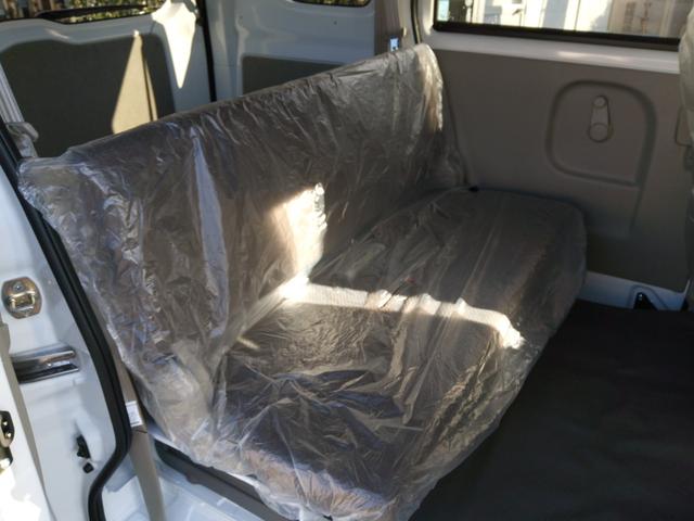 エブリイ PAリミテッド 4WD(パートタイム・2WD・AUTO・LOCKモード切替式)CVT デュアルカメラブレーキサポート安全装置装着 車線逸脱警報 後方障害物ソナーセンサー オートライト&ハイビーム 届け出済み未使用車(18枚目)