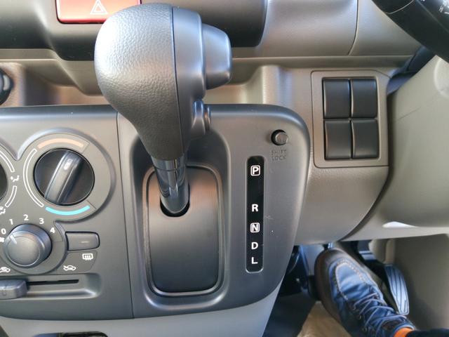 エブリイ PAリミテッド 4WD(パートタイム・2WD・AUTO・LOCKモード切替式)CVT デュアルカメラブレーキサポート安全装置装着 車線逸脱警報 後方障害物ソナーセンサー オートライト&ハイビーム 届け出済み未使用車(26枚目)