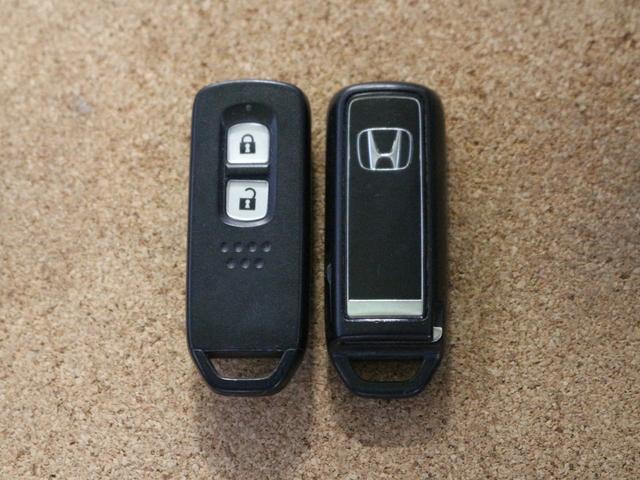 N-ONE プレミアムツアラー ギャザズメモリーナビ フルセグ DVD リアカメラ ETC シートヒーター LEDヘッドライト アルミホイール(22枚目)