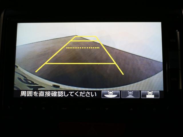 リアカメラ付きで後退時も安心です。