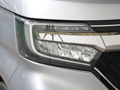 ＬＥＤヘッドライトで夜間や雨天時でも明るく照らします。 7