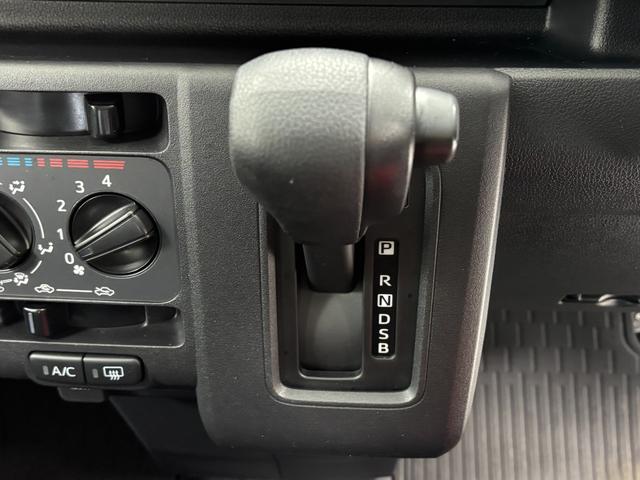 ハイゼットカーゴ DX AM・FMラジオ マニュアルエアコン オートライト CVT(13枚目)