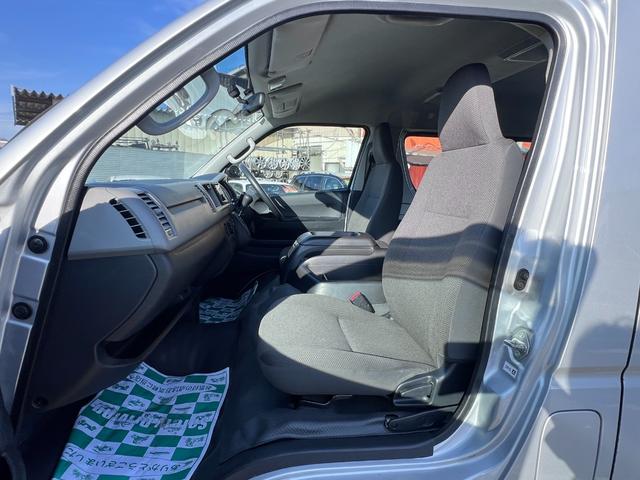 ハイエースワゴン ＤＸ　４ＷＤ　１０人乗り　キーレス　ＥＴＣ　ＣＤ　エアコン　パワステ　ＡＢＳ　エアバッグ（16枚目）