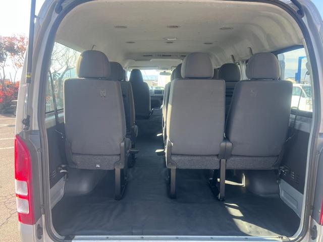ハイエースワゴン ＤＸ　４ＷＤ　１０人乗り　キーレス　ＥＴＣ　ＣＤ　エアコン　パワステ　ＡＢＳ　エアバッグ（19枚目）