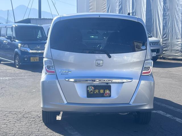 フリード Ｇ　ジャストセレクション　両側パワスラ　６人乗り　ナビ　ワンセグ　フリップダウンモニター　バックカメラ　クルコン　ＨＩＤヘッドライト　オートライト　ＥＴＣ　横滑り防止　エアコン　パワステ　ＡＢＳ　スマートキー（8枚目）