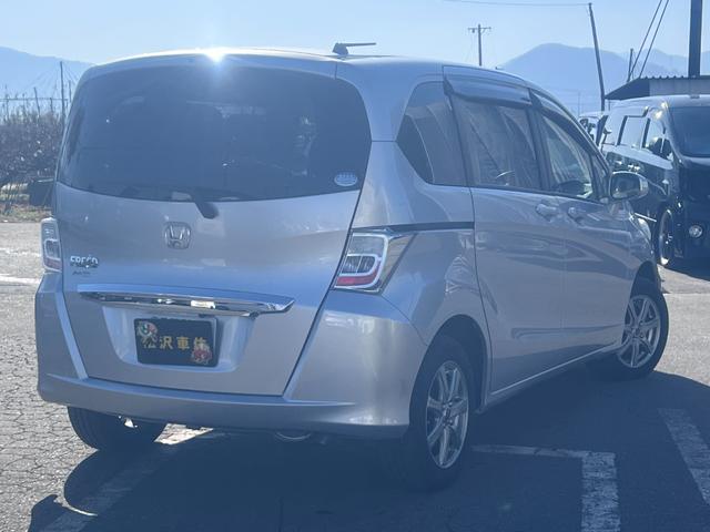 フリード Ｇ　ジャストセレクション　両側パワスラ　６人乗り　ナビ　ワンセグ　フリップダウンモニター　バックカメラ　クルコン　ＨＩＤヘッドライト　オートライト　ＥＴＣ　横滑り防止　エアコン　パワステ　ＡＢＳ　スマートキー（9枚目）