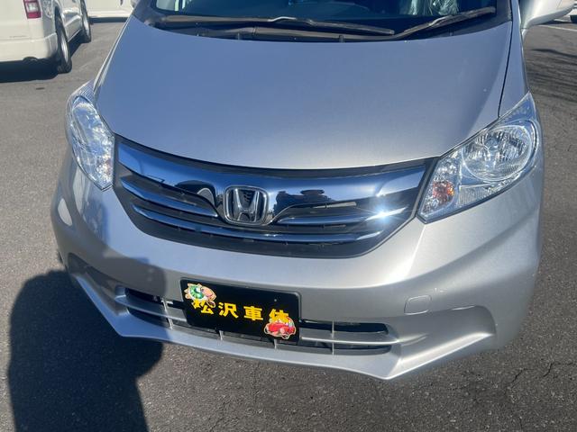 フリード Ｇ　ジャストセレクション　両側パワスラ　６人乗り　ナビ　ワンセグ　フリップダウンモニター　バックカメラ　クルコン　ＨＩＤヘッドライト　オートライト　ＥＴＣ　横滑り防止　エアコン　パワステ　ＡＢＳ　スマートキー（10枚目）