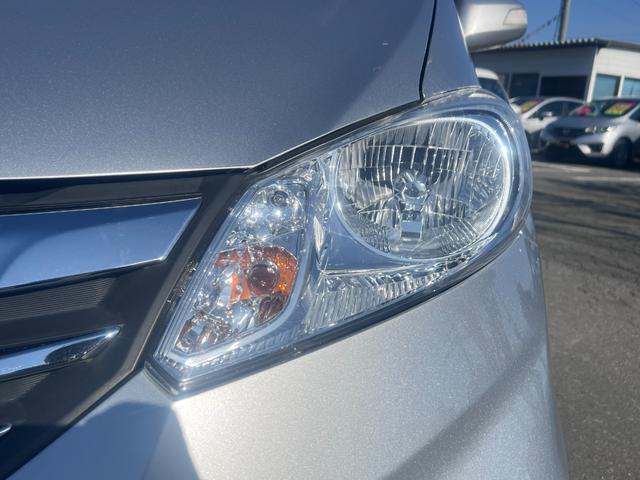 フリード Ｇ　ジャストセレクション　両側パワスラ　６人乗り　ナビ　ワンセグ　フリップダウンモニター　バックカメラ　クルコン　ＨＩＤヘッドライト　オートライト　ＥＴＣ　横滑り防止　エアコン　パワステ　ＡＢＳ　スマートキー（12枚目）