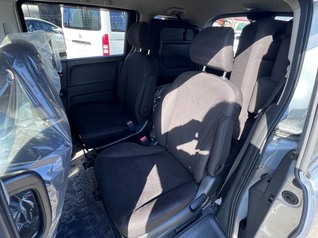 フリード Ｇ　ジャストセレクション　両側パワスラ　６人乗り　ナビ　ワンセグ　フリップダウンモニター　バックカメラ　クルコン　ＨＩＤヘッドライト　オートライト　ＥＴＣ　横滑り防止　エアコン　パワステ　ＡＢＳ　スマートキー（17枚目）