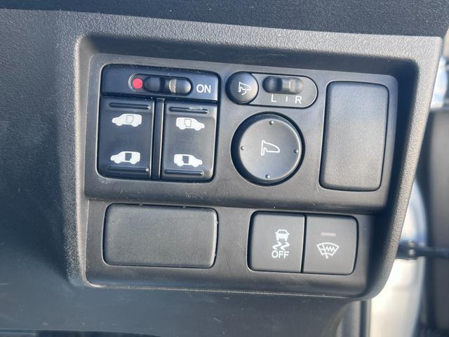 フリード Ｇ　ジャストセレクション　両側パワスラ　６人乗り　ナビ　ワンセグ　フリップダウンモニター　バックカメラ　クルコン　ＨＩＤヘッドライト　オートライト　ＥＴＣ　横滑り防止　エアコン　パワステ　ＡＢＳ　スマートキー（32枚目）