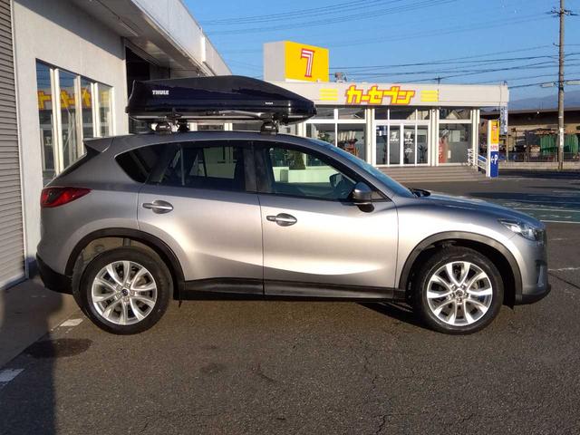 ＣＸ－５ ＸＤ　社外ナビ　フルセグＴＶ　ＣＤ・ＤＶＤ　ラジオ　Ｂｌｕｅｔｏｏｔｈ　バックカメラ・フロントカメラ・サイドカメラ　ＥＴＣ　シートヒーター　パワーシート　衝突軽減ブレーキ　ルーフＢＯＸ　純正ＢＯＳＥスピーカ（5枚目）