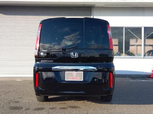 ステップワゴン Ｇ　ホンダセンシング　ワンオーナー　４ＷＤ　純正ナビ　フルセグＴＶ　ＣＤ・ＤＶＤ　ラジオ　Ｂｌｕｅｔｏｏｔｈ　バックカメラ　ＥＴＣ　ホンダセンシング　シートヒーター　アイドリングストップ　両側パワースライドドア（7枚目）