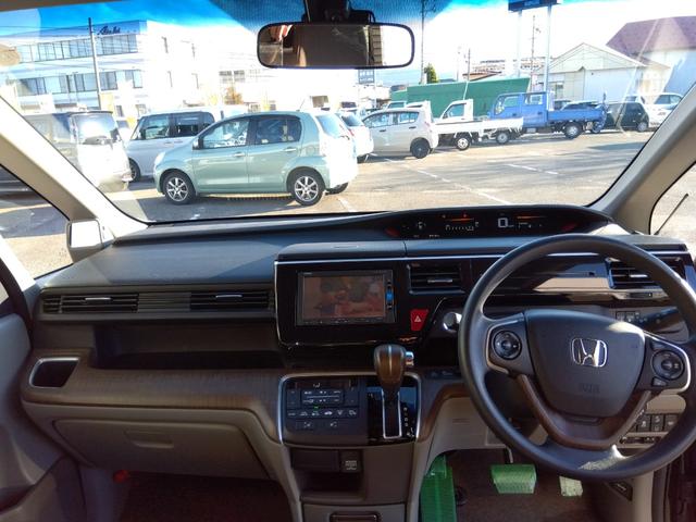 ステップワゴン Ｇ　ホンダセンシング　ワンオーナー　４ＷＤ　純正ナビ　フルセグＴＶ　ＣＤ・ＤＶＤ　ラジオ　Ｂｌｕｅｔｏｏｔｈ　バックカメラ　ＥＴＣ　ホンダセンシング　シートヒーター　アイドリングストップ　両側パワースライドドア（9枚目）
