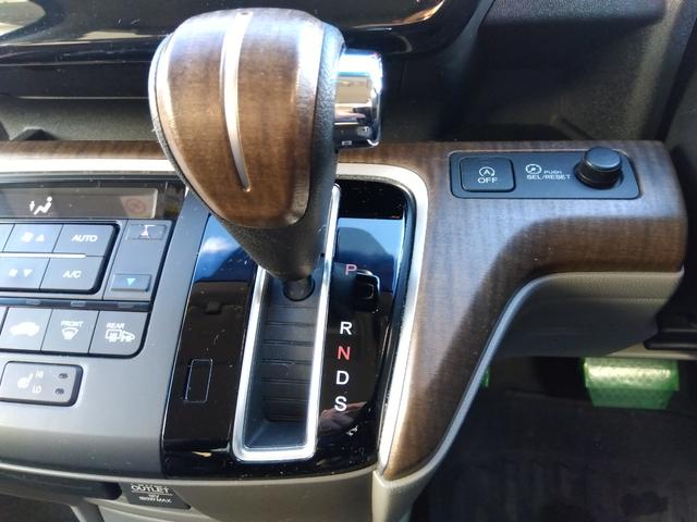 ステップワゴン Ｇ　ホンダセンシング　ワンオーナー　４ＷＤ　純正ナビ　フルセグＴＶ　ＣＤ・ＤＶＤ　ラジオ　Ｂｌｕｅｔｏｏｔｈ　バックカメラ　ＥＴＣ　ホンダセンシング　シートヒーター　アイドリングストップ　両側パワースライドドア（17枚目）