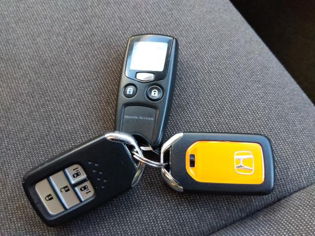 ステップワゴン Ｇ　ホンダセンシング　ワンオーナー　４ＷＤ　純正ナビ　フルセグＴＶ　ＣＤ・ＤＶＤ　ラジオ　Ｂｌｕｅｔｏｏｔｈ　バックカメラ　ＥＴＣ　ホンダセンシング　シートヒーター　アイドリングストップ　両側パワースライドドア（33枚目）