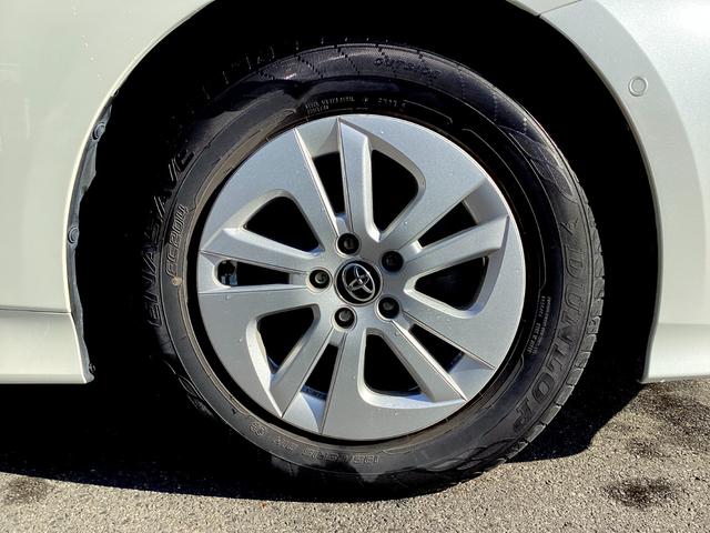 �P�T�C���`�̃A���~�z�C�[�����W����������Ă���A����ɂ��̏ォ��z�C�[���L���b�v����������Ă��܂��I���ÃX�^�b�h���X�^�C���i�z�C�[���t���j���t�����Ă���o�ϓI�ł��I