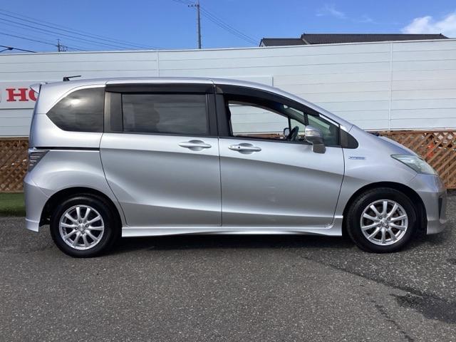 フリードハイブリッド ジャストセレクション 社外フルセグナビ/ブルートゥース HIDヘッドライト 社外AW 片側パワースライドドア(35枚目)