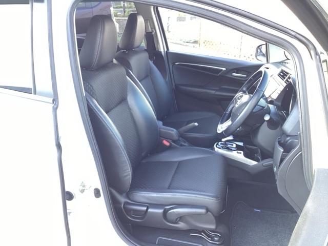 フィットハイブリッド Lパッケージ 4WD フルセグナビ/ブルートゥース 安心パッケージ LEDヘッドライト 社外エンジンスターター(11枚目)