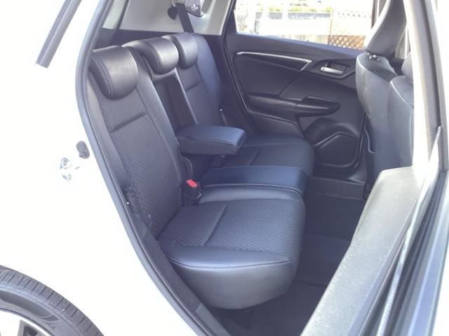 フィットハイブリッド Lパッケージ 4WD フルセグナビ/ブルートゥース 安心パッケージ LEDヘッドライト 社外エンジンスターター(12枚目)