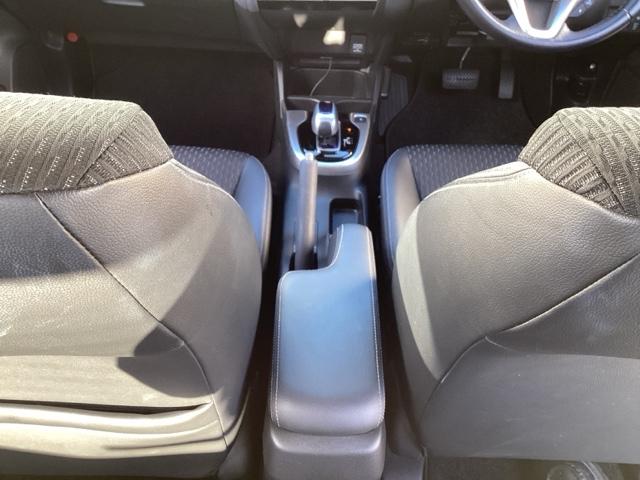 フィットハイブリッド Lパッケージ 4WD フルセグナビ/ブルートゥース 安心パッケージ LEDヘッドライト 社外エンジンスターター(24枚目)