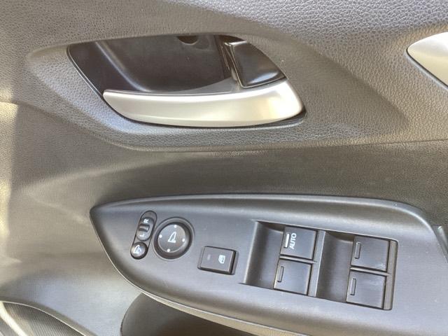 フィットハイブリッド Lパッケージ 4WD フルセグナビ/ブルートゥース 安心パッケージ LEDヘッドライト 社外エンジンスターター(25枚目)