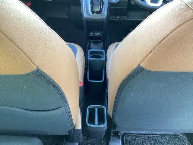 自社整備工場で点検整備をおこなってからお渡ししています。車検が残っている場合は『１２ヶ月点検整備』を、車検整備付きの場合は『車検整備』をおこないます。整備費用は車両本体価格に含まれています。