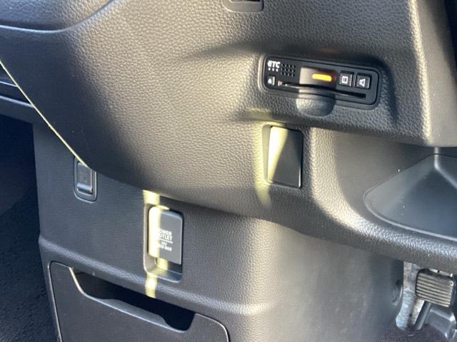 N-BOXカスタム G・Lターボホンダセンシング フルセグナビ/ブルートゥース ドライブレコーダー(前) シートヒーター(前席) パドルシフト LEDヘッドライト オーバーヘッドコンソール(10枚目)