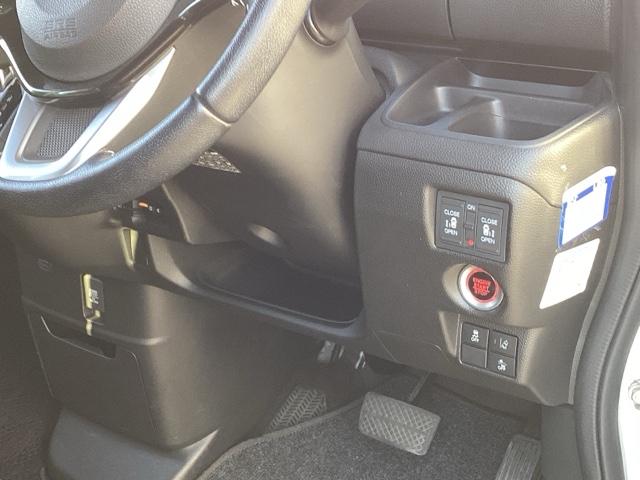 N-BOXカスタム G・Lターボホンダセンシング フルセグナビ/ブルートゥース ドライブレコーダー(前) シートヒーター(前席) パドルシフト LEDヘッドライト オーバーヘッドコンソール(16枚目)