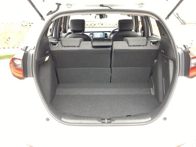 フィット e:HEVホーム 4WD フルセグナビ/ブルートゥース ドライブレコーダー(前後) 純正エンジンスターター ホンダセンシング LEDヘッドライト(17枚目)