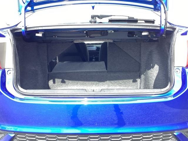 自社整備工場で点検整備をおこなってからお渡ししています。車検が残っている場合は『１２ヶ月点検整備』を、車検整備付きの場合は『車検整備』をおこないます。整備費用は車両本体価格に含まれています。