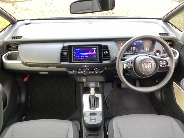 フィット ベーシック 社外ディスプレイオーディオ(リアカメラ無し) ホンダセンシング スマートキー(14枚目)