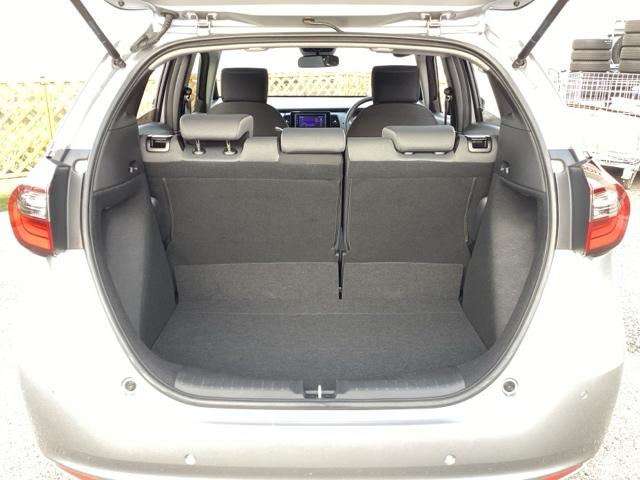 フィット ベーシック 社外ディスプレイオーディオ(リアカメラ無し) ホンダセンシング スマートキー(17枚目)