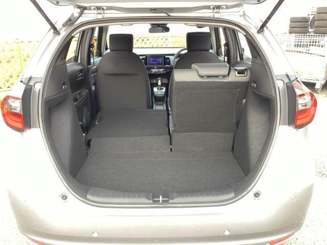 フィット ベーシック 社外ディスプレイオーディオ(リアカメラ無し) ホンダセンシング スマートキー(19枚目)