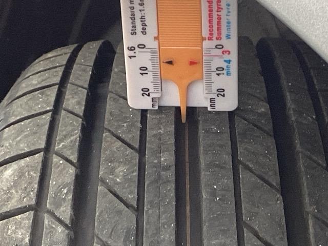 フィット ベーシック 社外ディスプレイオーディオ(リアカメラ無し) ホンダセンシング スマートキー(33枚目)