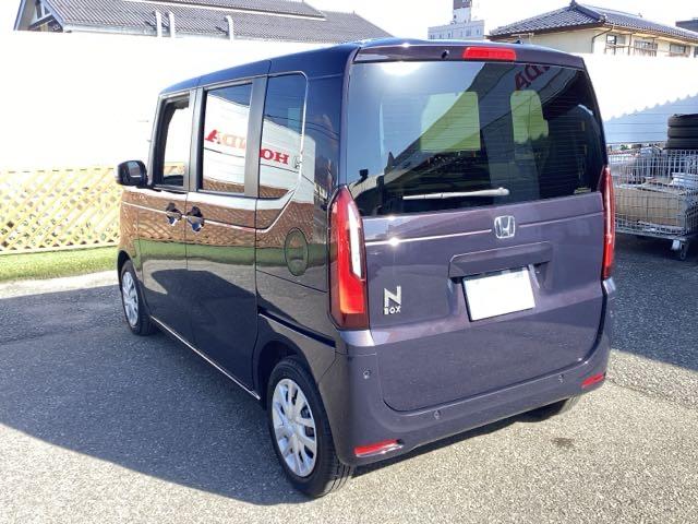 自社整備工場で点検整備をおこなってからお渡ししています。車検が残っている場合は『１２ヶ月点検整備』を、車検整備付きの場合は『車検整備』をおこないます。整備費用は車両本体価格に含まれています。