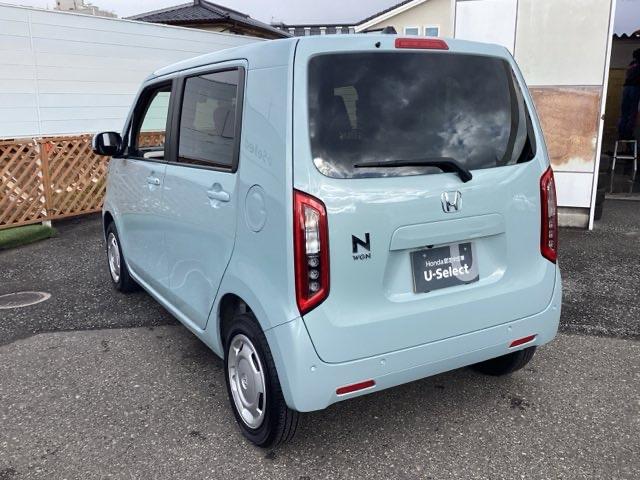 自社整備工場で点検整備をおこなってからお渡ししています。車検が残っている場合は『１２ヶ月点検整備』を、車検整備付きの場合は『車検整備』をおこないます。整備費用は車両本体価格に含まれています。