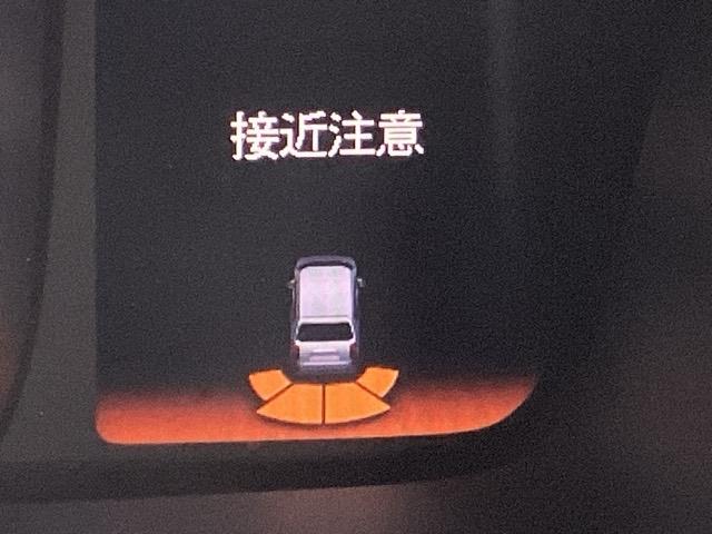 自社整備工場で点検整備をおこなってからお渡ししています。車検が残っている場合は『１２ヶ月点検整備』を、車検整備付きの場合は『車検整備』をおこないます。整備費用は車両本体価格に含まれています。