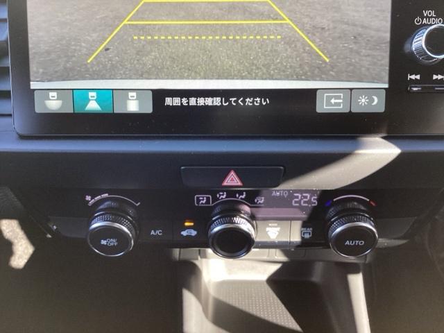 フィット ｅ：ＨＥＶホームブラックスタイル　フルセグナビ／ブルートゥース／ホンダコネクト　　　　　　　　　　　　　　　　　　ドラレコ（前後）　ホンダセンシング　ＬＥＤヘッド　純正ＡＷ（9枚目）