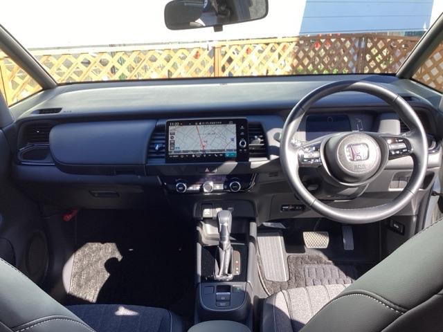 フィット ｅ：ＨＥＶホームブラックスタイル　フルセグナビ／ブルートゥース／ホンダコネクト　　　　　　　　　　　　　　　　　　ドラレコ（前後）　ホンダセンシング　ＬＥＤヘッド　純正ＡＷ（14枚目）