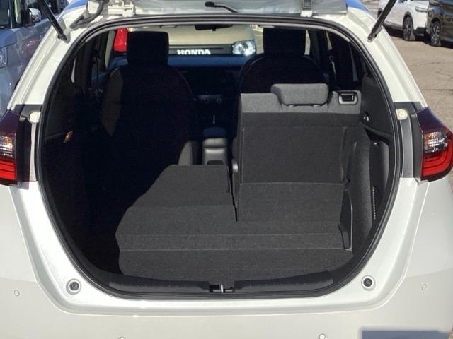 フィット ｅ：ＨＥＶホームブラックスタイル　フルセグナビ／ブルートゥース／ホンダコネクト　　　　　　　　　　　　　　　　　　ドラレコ（前後）　ホンダセンシング　ＬＥＤヘッド　純正ＡＷ（18枚目）