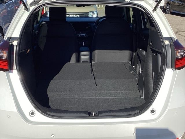 フィット ｅ：ＨＥＶホームブラックスタイル　フルセグナビ／ブルートゥース／ホンダコネクト　　　　　　　　　　　　　　　　　　ドラレコ（前後）　ホンダセンシング　ＬＥＤヘッド　純正ＡＷ（19枚目）