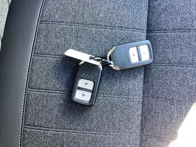 フィット ｅ：ＨＥＶホームブラックスタイル　フルセグナビ／ブルートゥース／ホンダコネクト　　　　　　　　　　　　　　　　　　ドラレコ（前後）　ホンダセンシング　ＬＥＤヘッド　純正ＡＷ（21枚目）