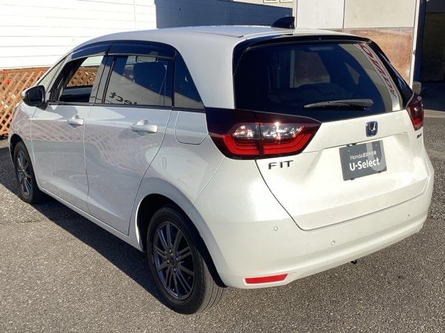 フィット ｅ：ＨＥＶホーム　フルセグナビ／ブルートゥース　　　　　　　　　　　　　　　　　　　　　　　　　　ホンダセンシング　ＬＥＤヘッド　社外ＡＷ（5枚目）