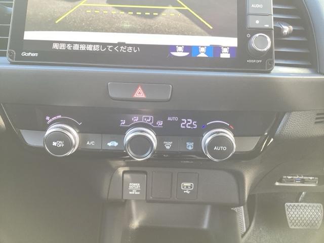 フィット ｅ：ＨＥＶホーム　フルセグナビ／ブルートゥース　　　　　　　　　　　　　　　　　　　　　　　　　　ホンダセンシング　ＬＥＤヘッド　社外ＡＷ（9枚目）