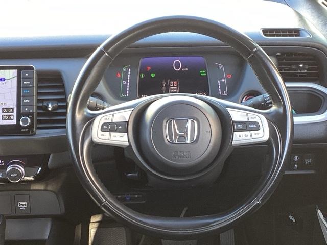 フィット ｅ：ＨＥＶホーム　フルセグナビ／ブルートゥース　　　　　　　　　　　　　　　　　　　　　　　　　　ホンダセンシング　ＬＥＤヘッド　社外ＡＷ（15枚目）