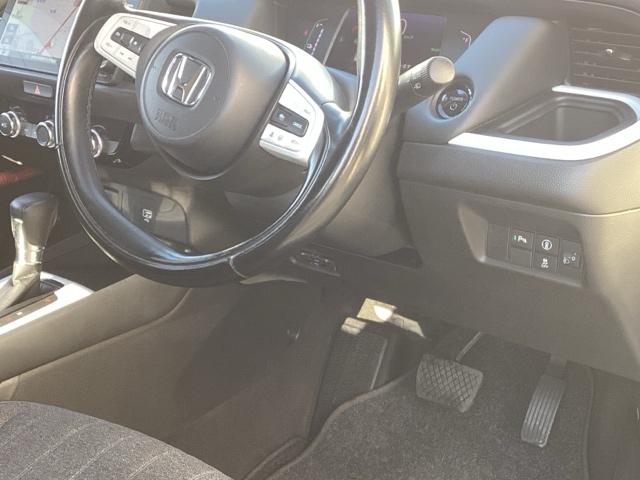 フィット ｅ：ＨＥＶホーム　フルセグナビ／ブルートゥース　　　　　　　　　　　　　　　　　　　　　　　　　　ホンダセンシング　ＬＥＤヘッド　社外ＡＷ（16枚目）