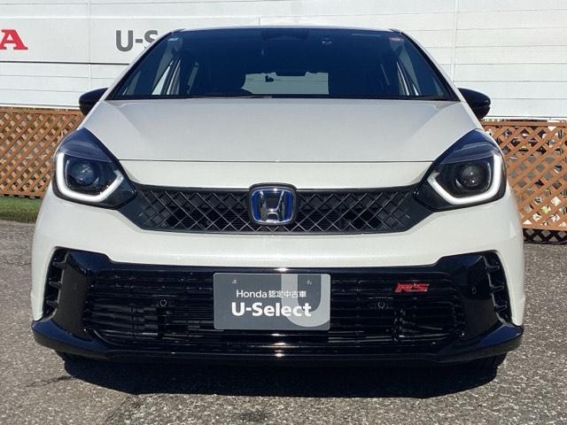 フィット ｅ：ＨＥＶＲＳ　フルセグナビ／ブルートゥース／ホンダコネクト　　　　　　　　　　　　　　　　　　ドラレコ（前後）　ホンダセンシング　ＬＥＤヘッド　純正ＡＷ（3枚目）