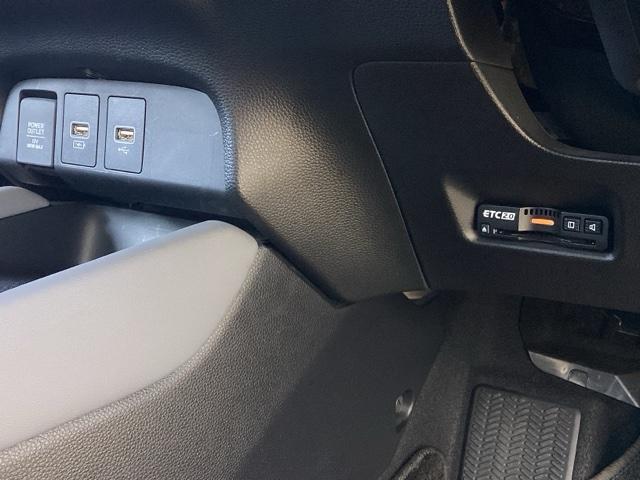 フィット ｅ：ＨＥＶＲＳ　フルセグナビ／ブルートゥース／ホンダコネクト　　　　　　　　　　　　　　　　　　ドラレコ（前後）　ホンダセンシング　ＬＥＤヘッド　純正ＡＷ（10枚目）