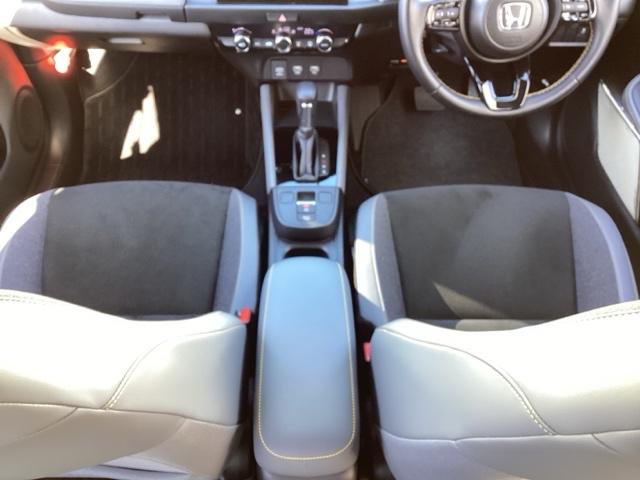 フィット ｅ：ＨＥＶＲＳ　フルセグナビ／ブルートゥース／ホンダコネクト　　　　　　　　　　　　　　　　　　ドラレコ（前後）　ホンダセンシング　ＬＥＤヘッド　純正ＡＷ（29枚目）