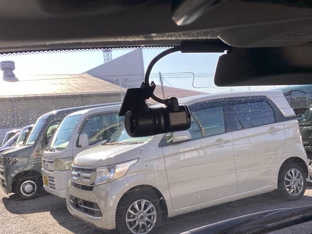 フィット ｅ：ＨＥＶＲＳ　フルセグナビ／ブルートゥース／ホンダコネクト　　　　　　　　　　　　　　　　　　ドラレコ（前後）　ホンダセンシング　ＬＥＤヘッド　純正ＡＷ（34枚目）